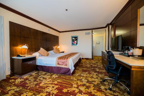 la crystal hotel los angeles area
