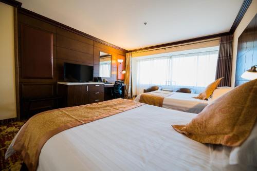 la crystal hotel los angeles area