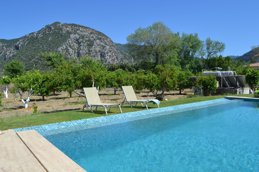 grenadine lodge