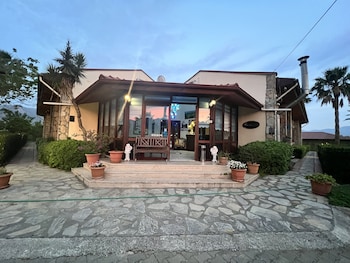 grenadine lodge