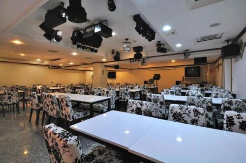 barons hot spring hotel