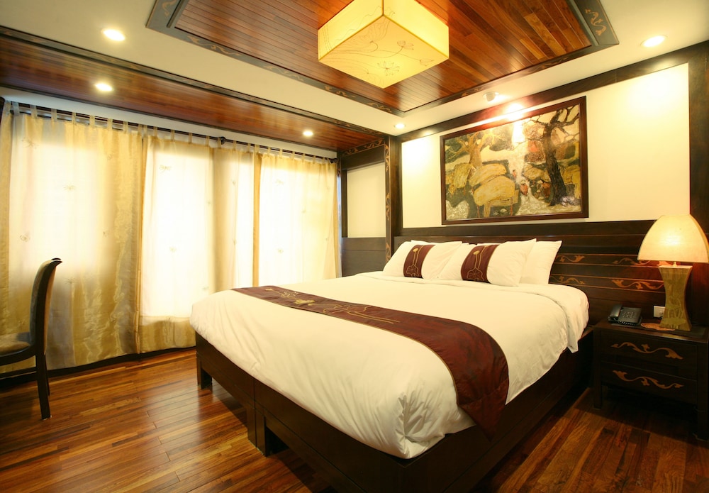 indochina sails ha long bay