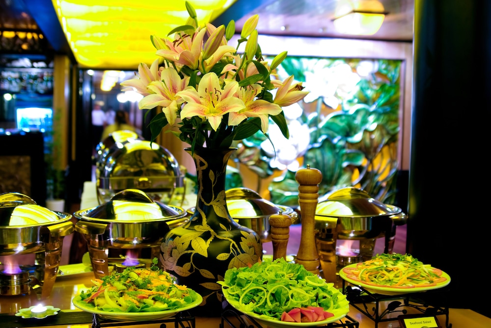 indochina sails ha long bay