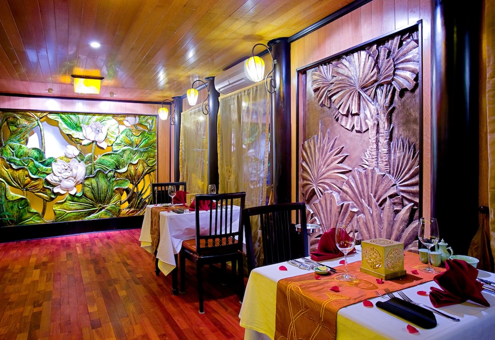 indochina sails ha long bay