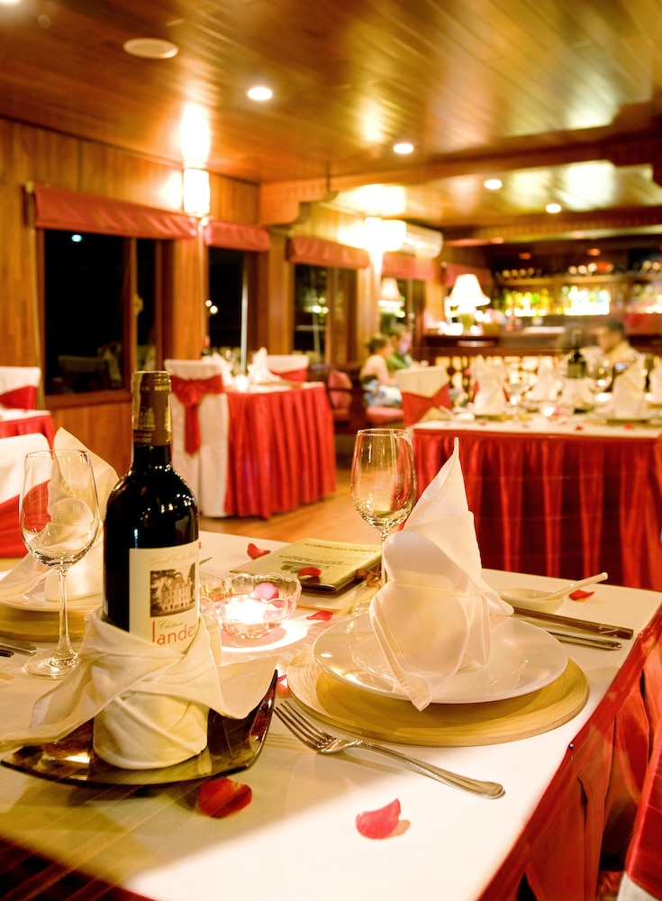 indochina sails ha long bay