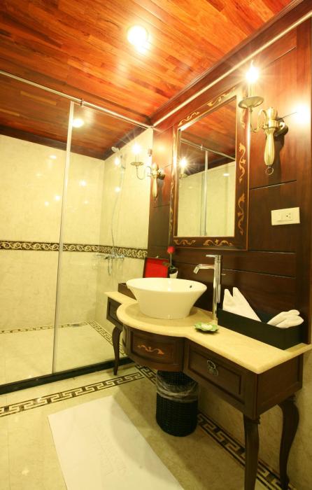 indochina sails ha long bay