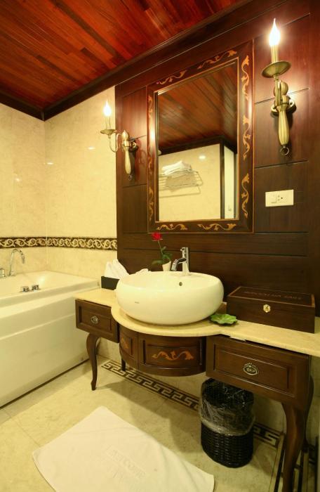 indochina sails ha long bay