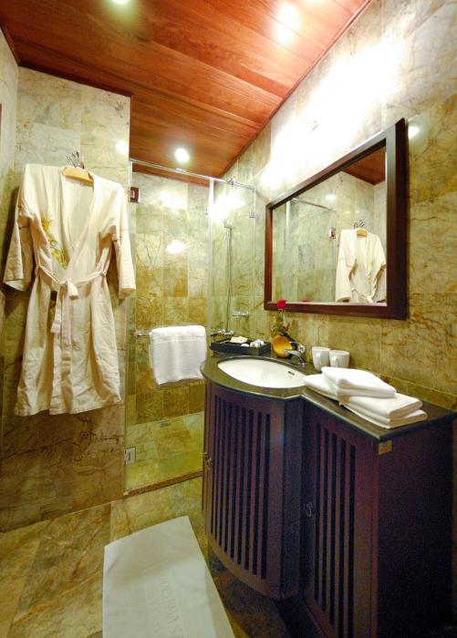 indochina sails ha long bay