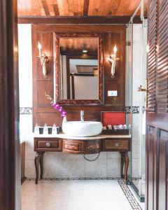 indochina sails ha long bay