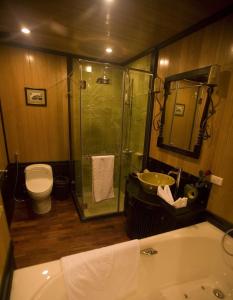 indochina sails ha long bay