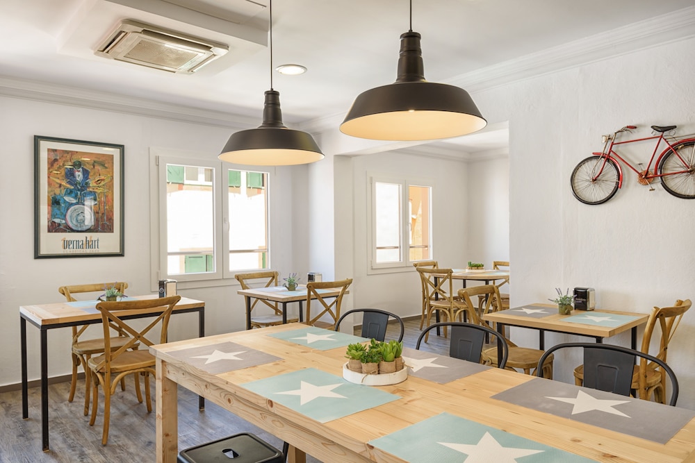 hostal jume urban rooms