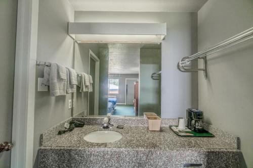 economy inn by oyo livingston tx hwy 59