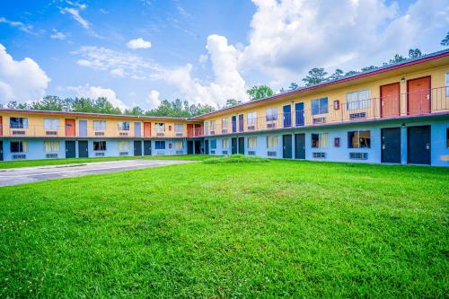 Economy Inn By Oyo Livingston Tx Hwy 59,Livingston>>Huntsville,2 star