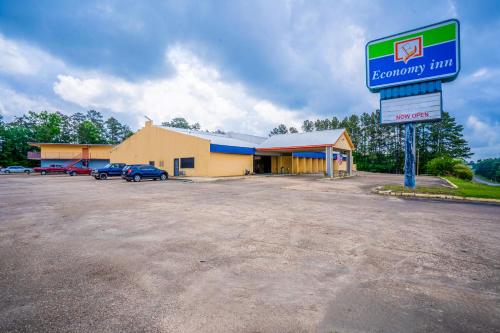 Economy Inn By Oyo Livingston Tx Hwy 59,Livingston>>Huntsville,2 star