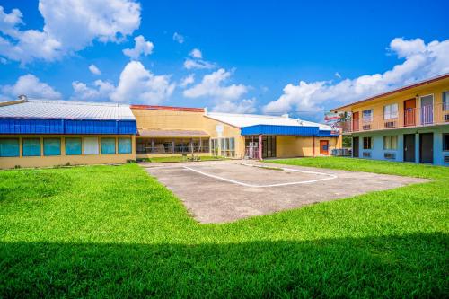 economy inn by oyo livingston tx hwy 59