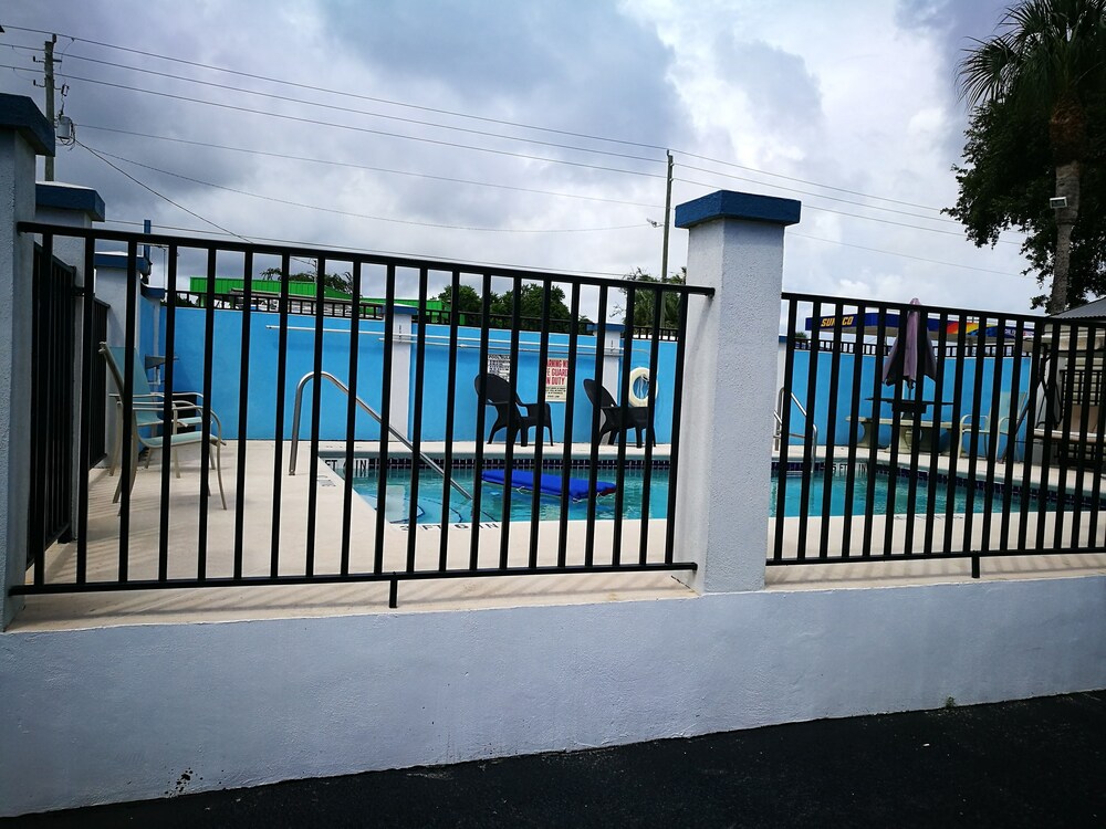 merida inn and suites