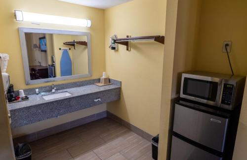 loyalty inn hawkinsville