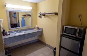 loyalty inn hawkinsville