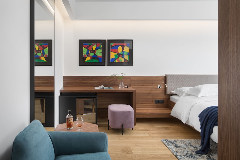 hotel and restaurant milan