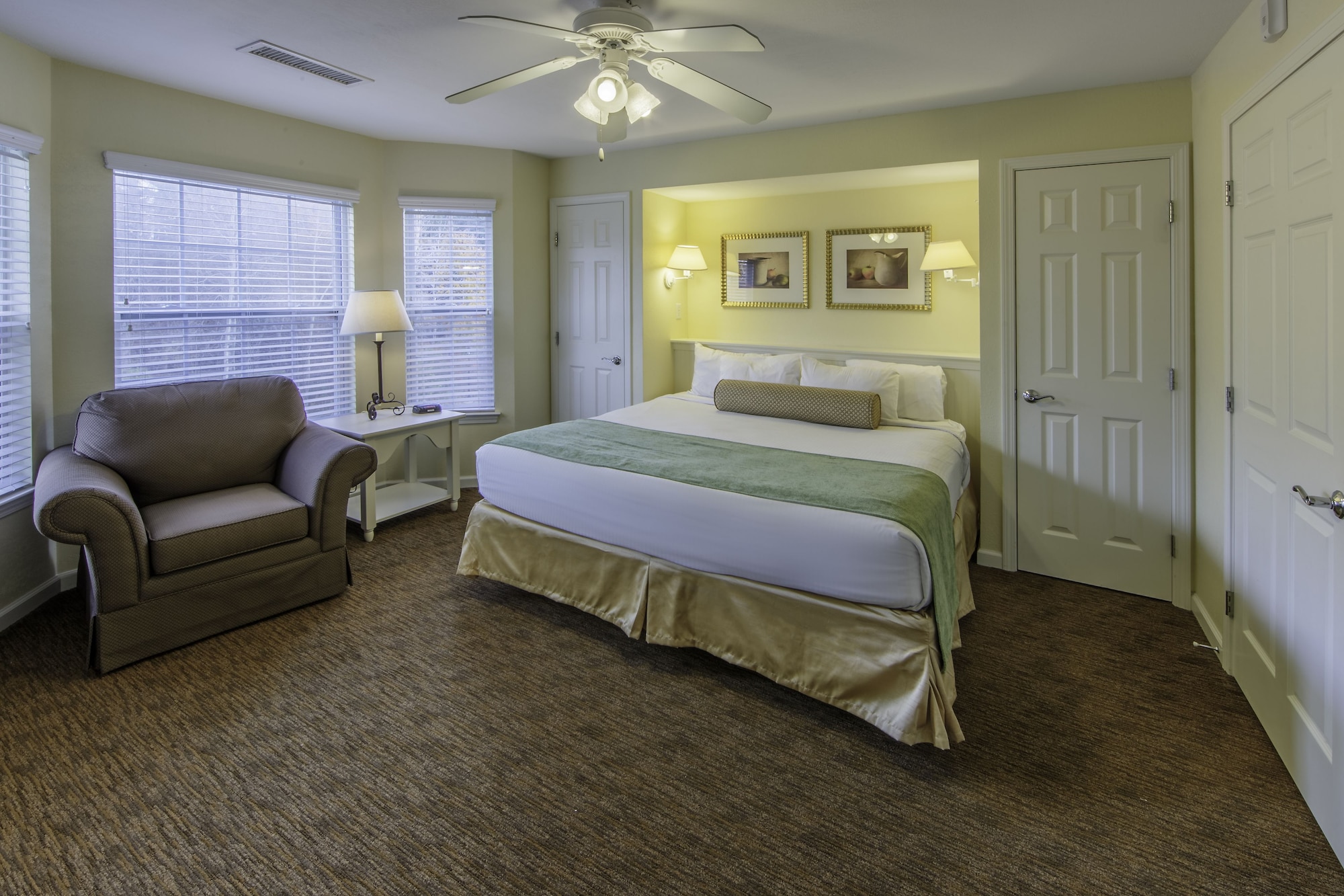 holiday inn club vacations oak n spruce resort berkshires
