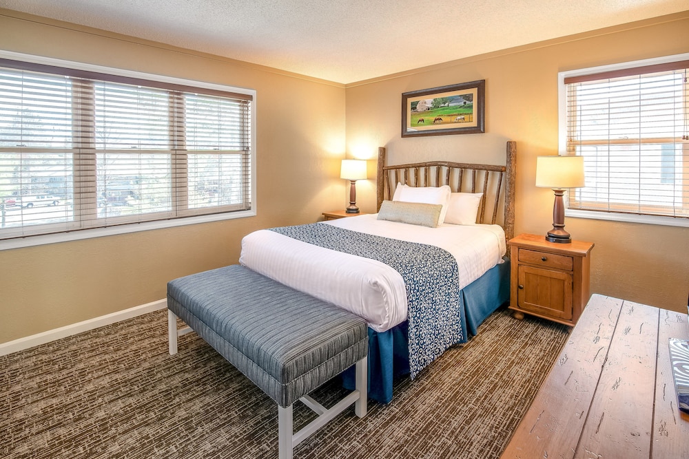 holiday inn club vacations oak n spruce resort berkshires
