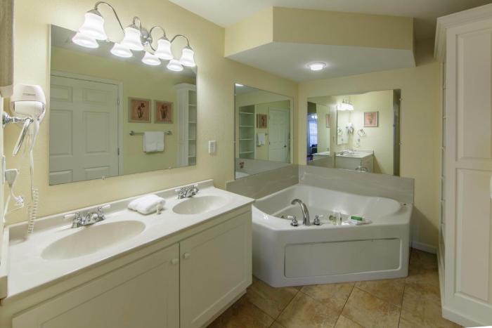 holiday inn club vacations oak n spruce resort berkshires