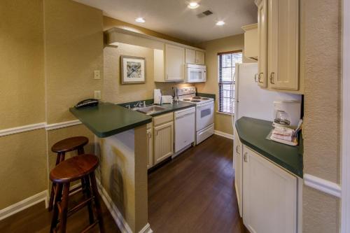 holiday inn club vacations oak n spruce resort berkshires