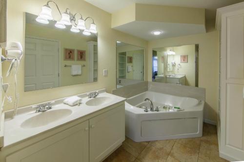 holiday inn club vacations oak n spruce resort berkshires