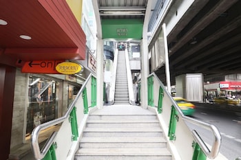 on8 sukhumvit nana bangkok by compass hospitality