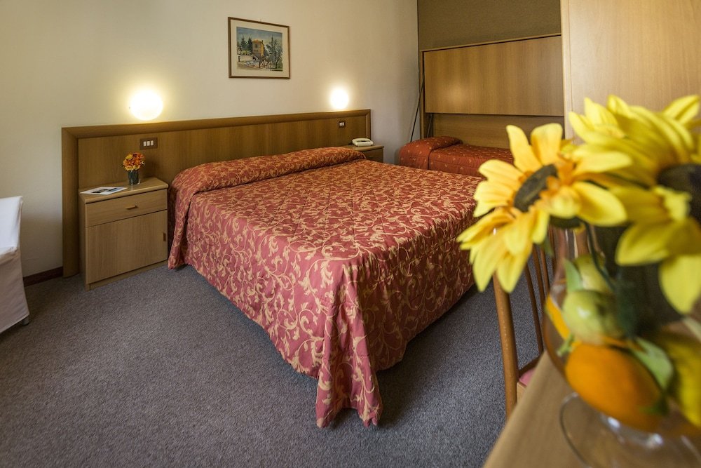 Hotel Livia,Desenzano Del Garda>>Brescia,3 star