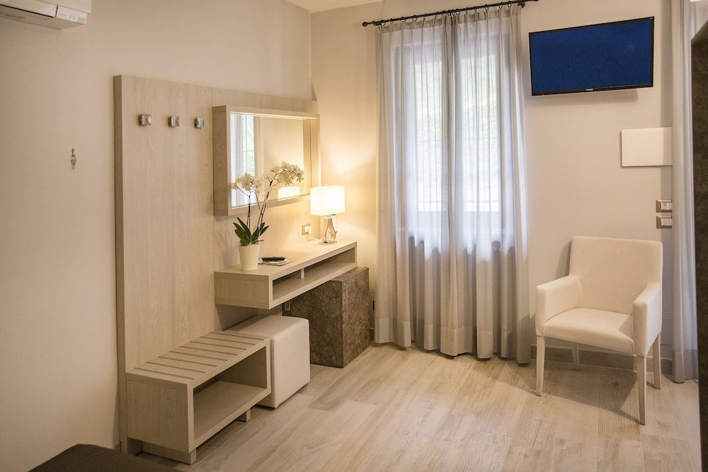 Hotel Livia,Desenzano Del Garda>>Brescia,3 star