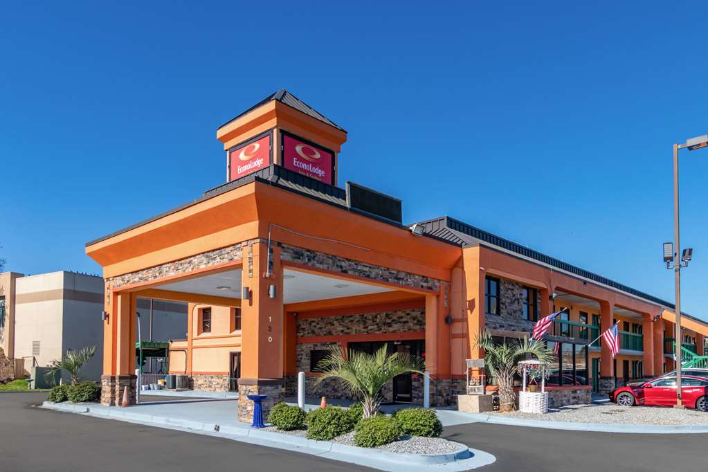 econo lodge inn and suites