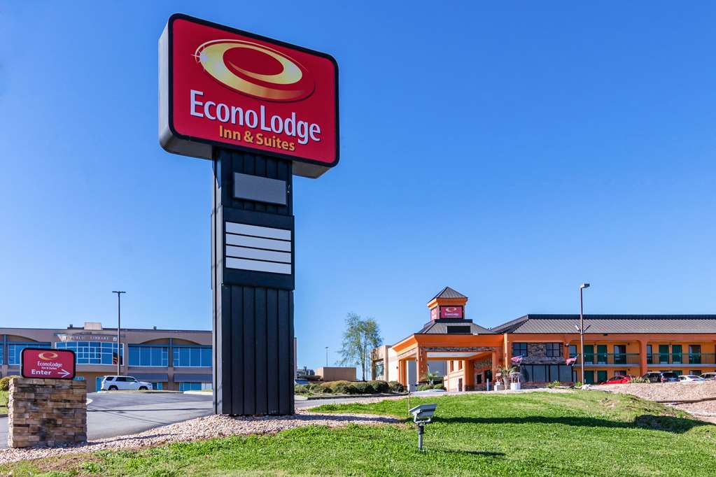 econo lodge inn and suites