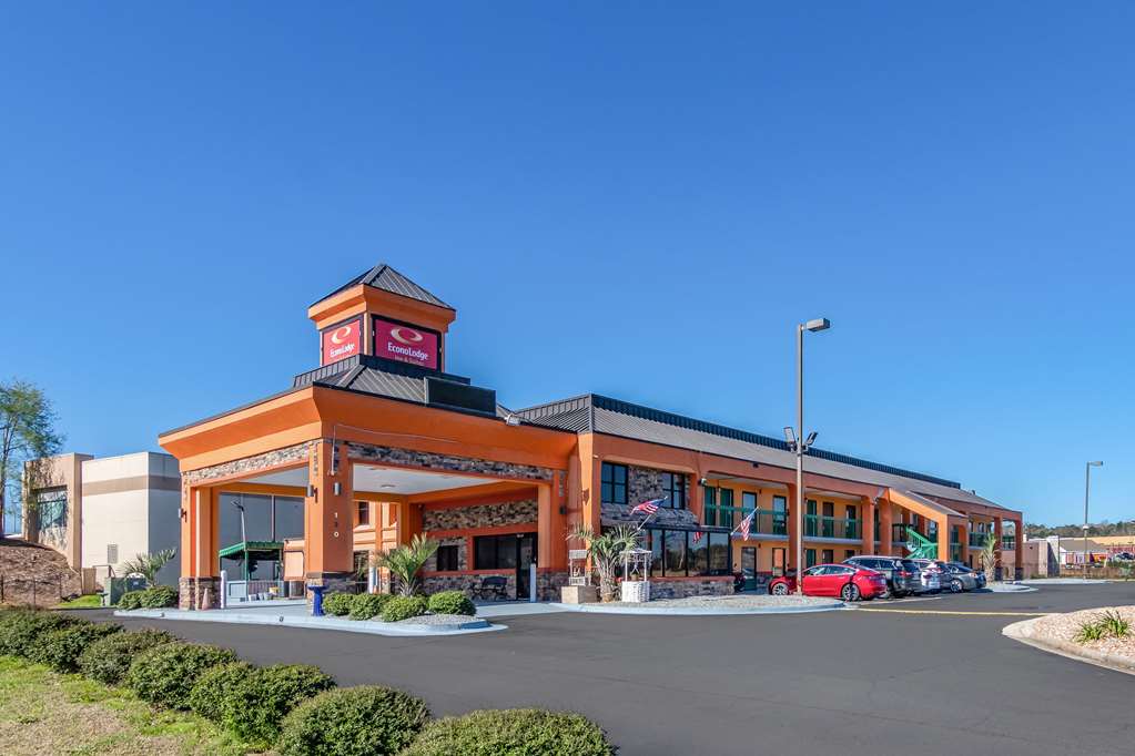 econo lodge inn and suites