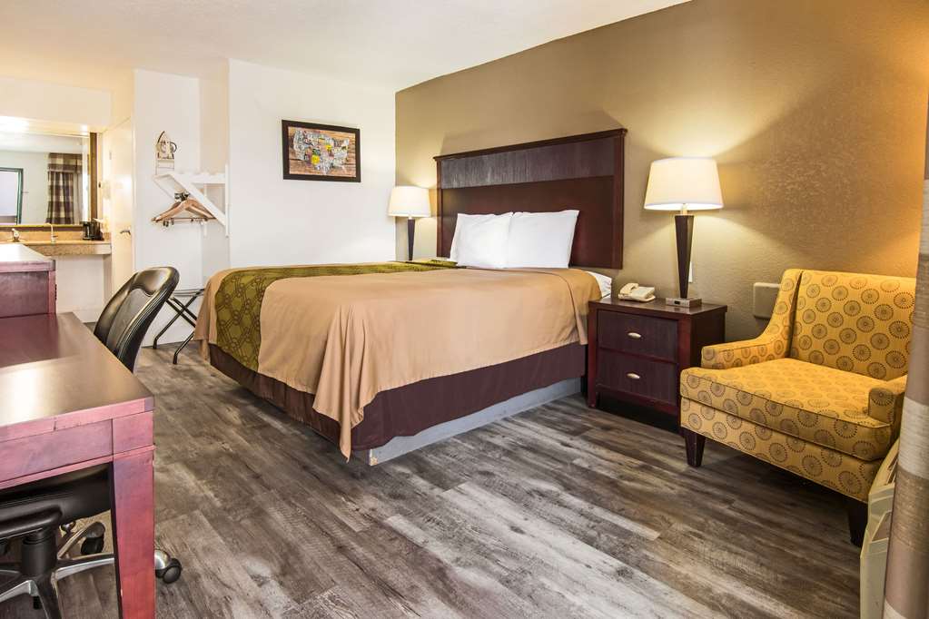 econo lodge inn and suites