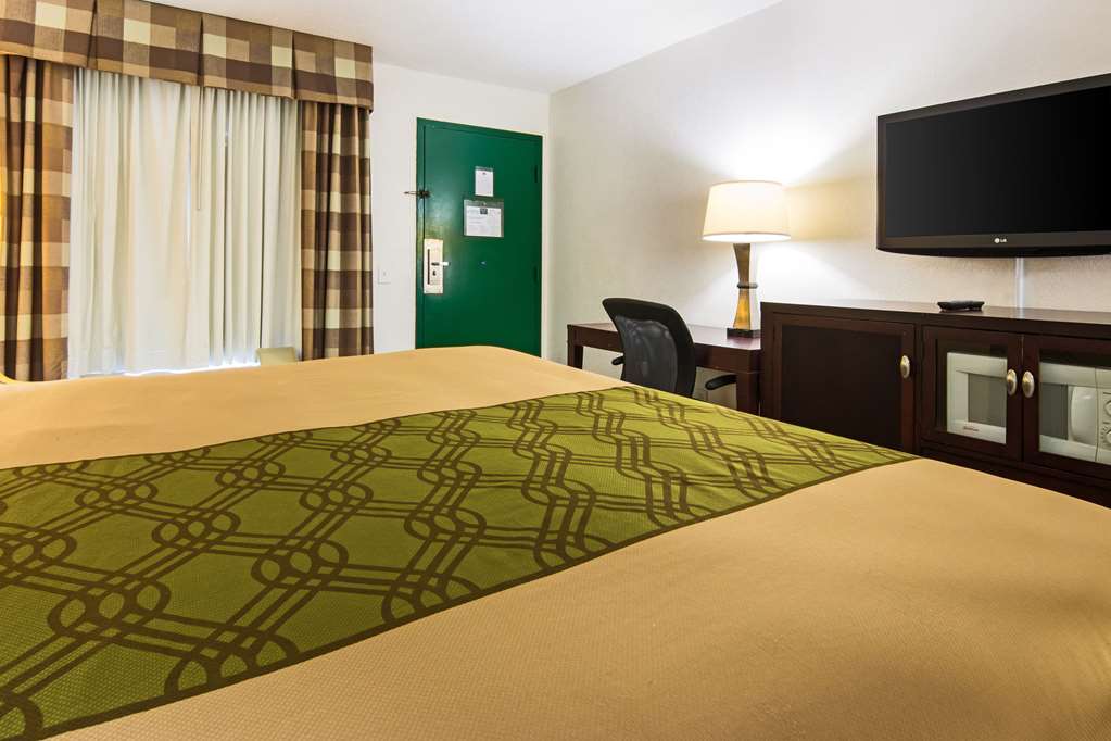 econo lodge inn and suites