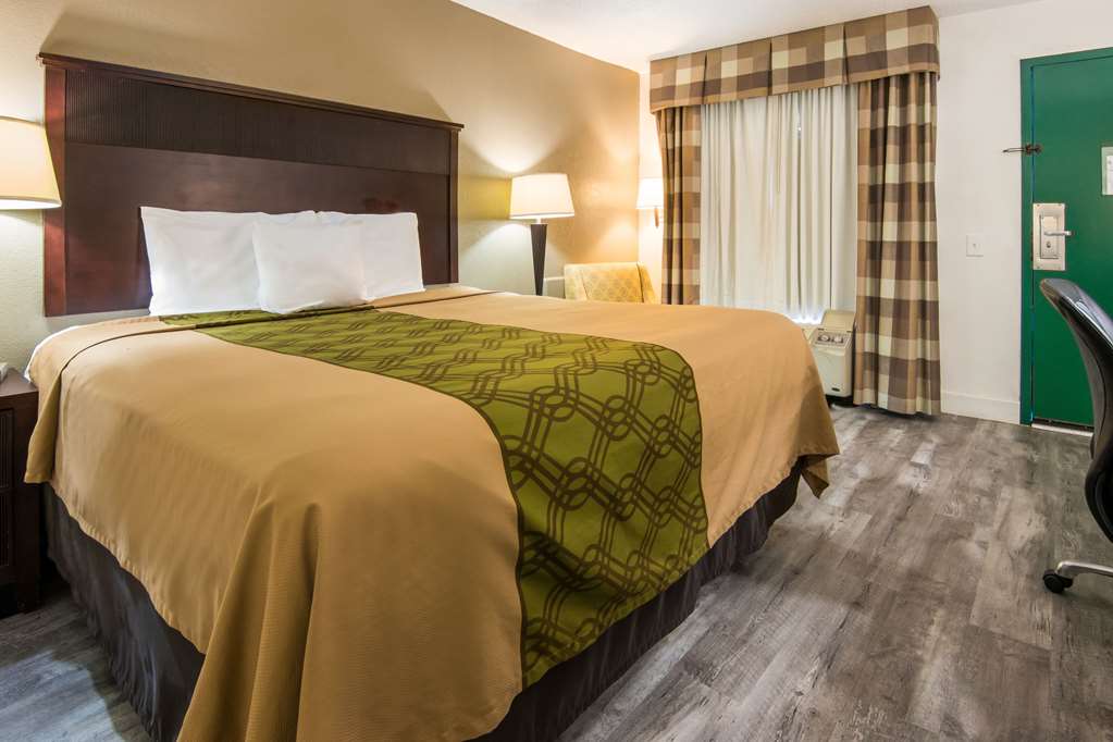 econo lodge inn and suites