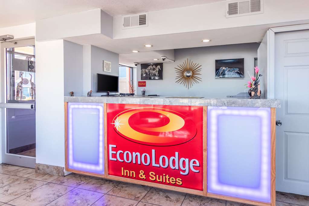 econo lodge inn and suites