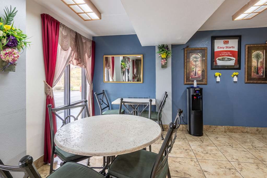 econo lodge inn and suites