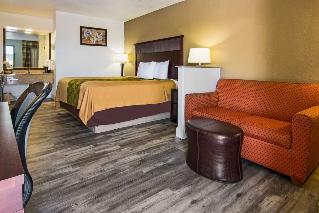 econo lodge inn and suites