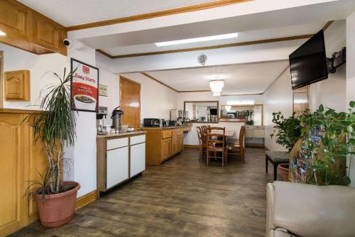 econo lodge calhoun north damascus