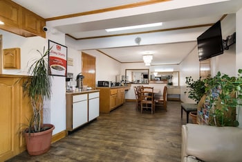 econo lodge calhoun north damascus