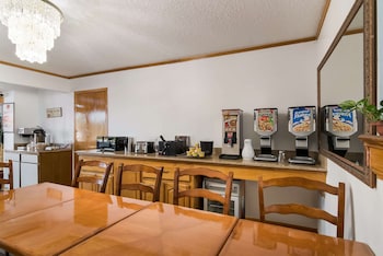 econo lodge calhoun north damascus