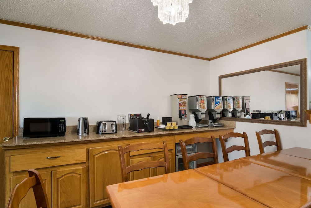 econo lodge calhoun north damascus