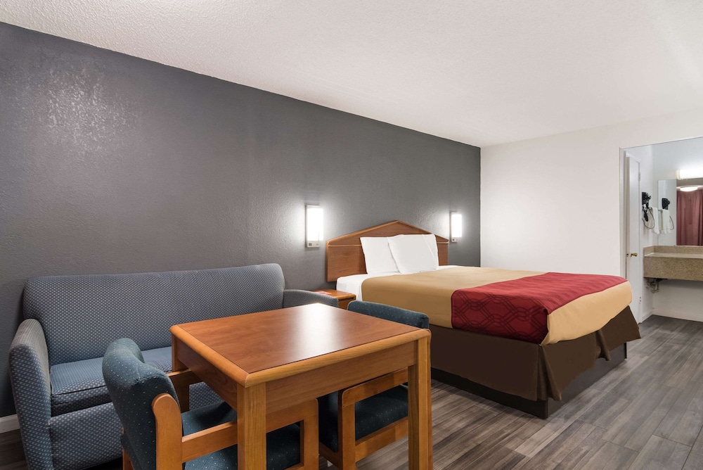 econo lodge calhoun north damascus