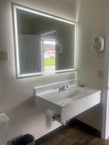 Scottish Inns,Hatfield>>Chicopee,2 star