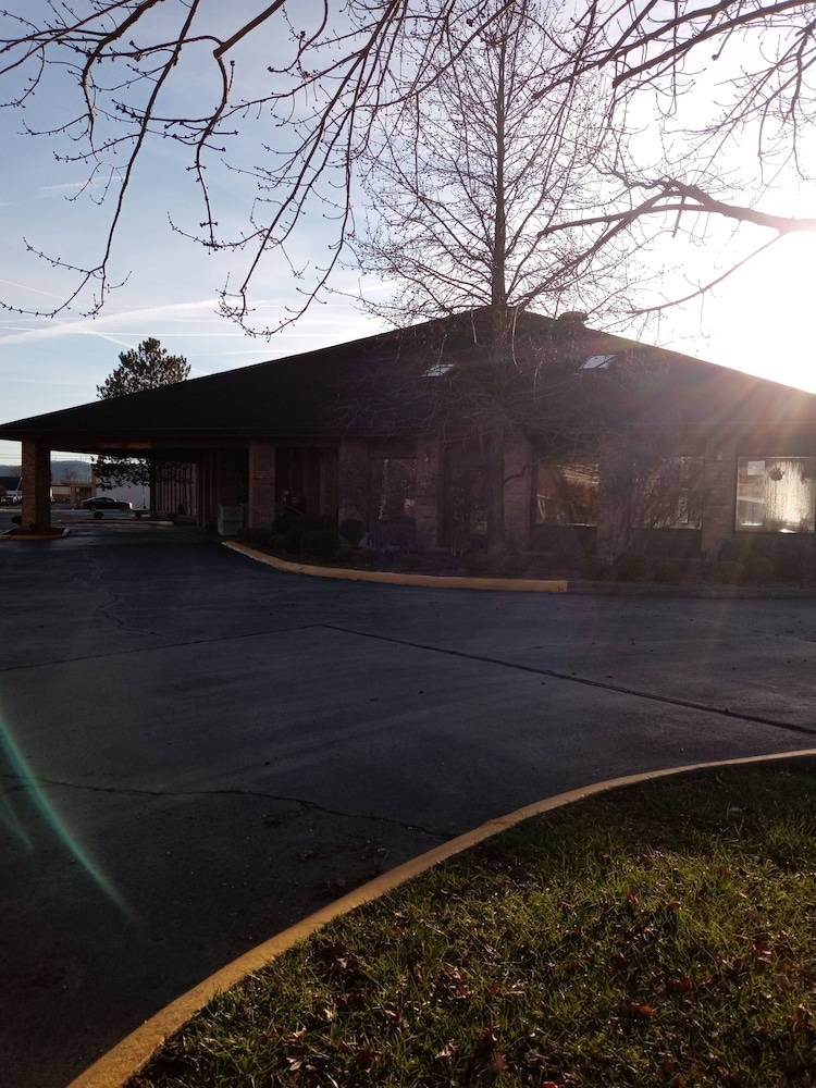 new martinsville inn