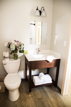 crystal inn eatontown