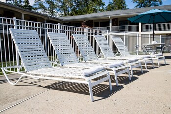 crystal inn eatontown