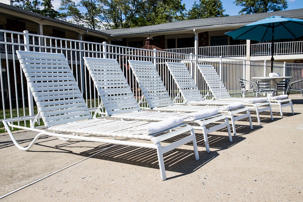 crystal inn eatontown